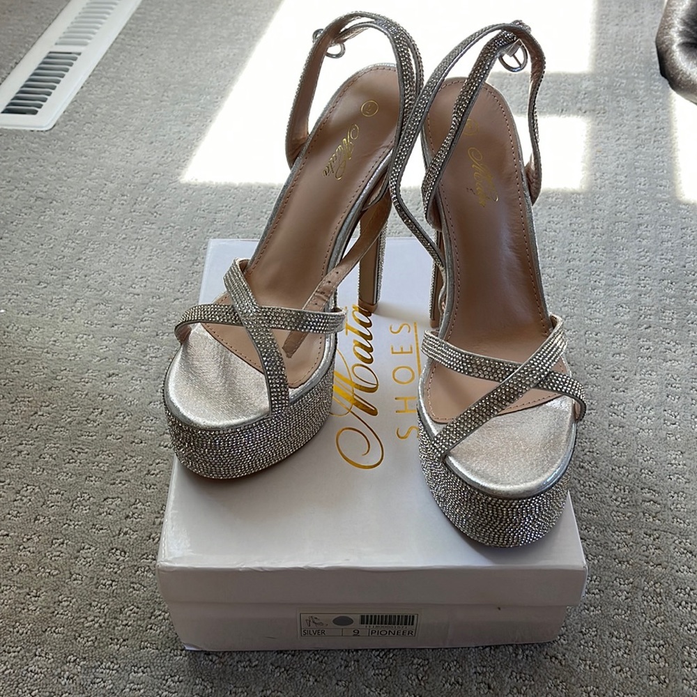 Fashionova Shoes Never Worn